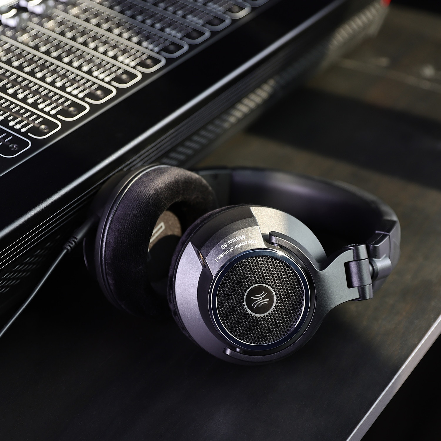 monitor-80-open-back-wired-250ω-audiophile-headphones-12